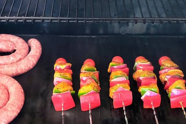 Brocheta de pollo con verduras