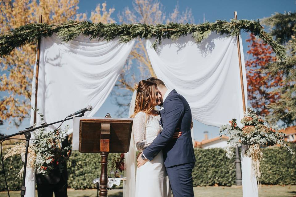 Boda otoñal, altar