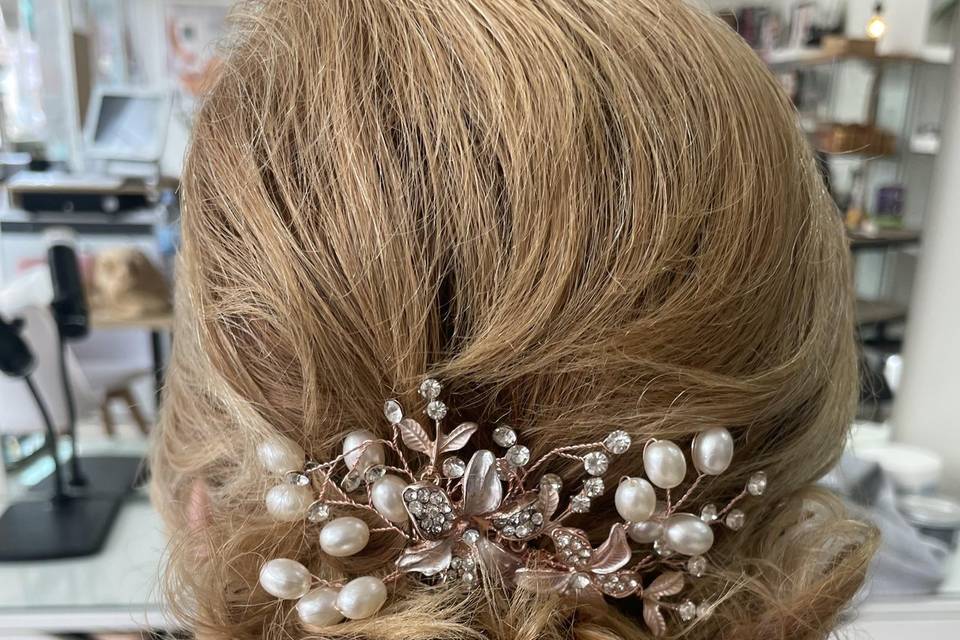 Recogido cabello corto