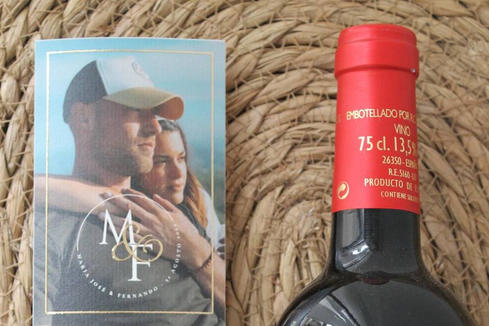Botella de vino como invitació