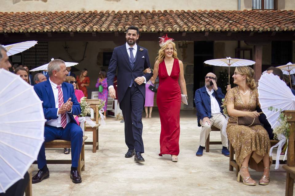 Novio entrando a la ceremonia