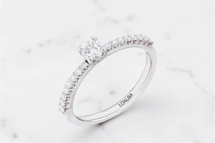 Anillo compromiso diamantes