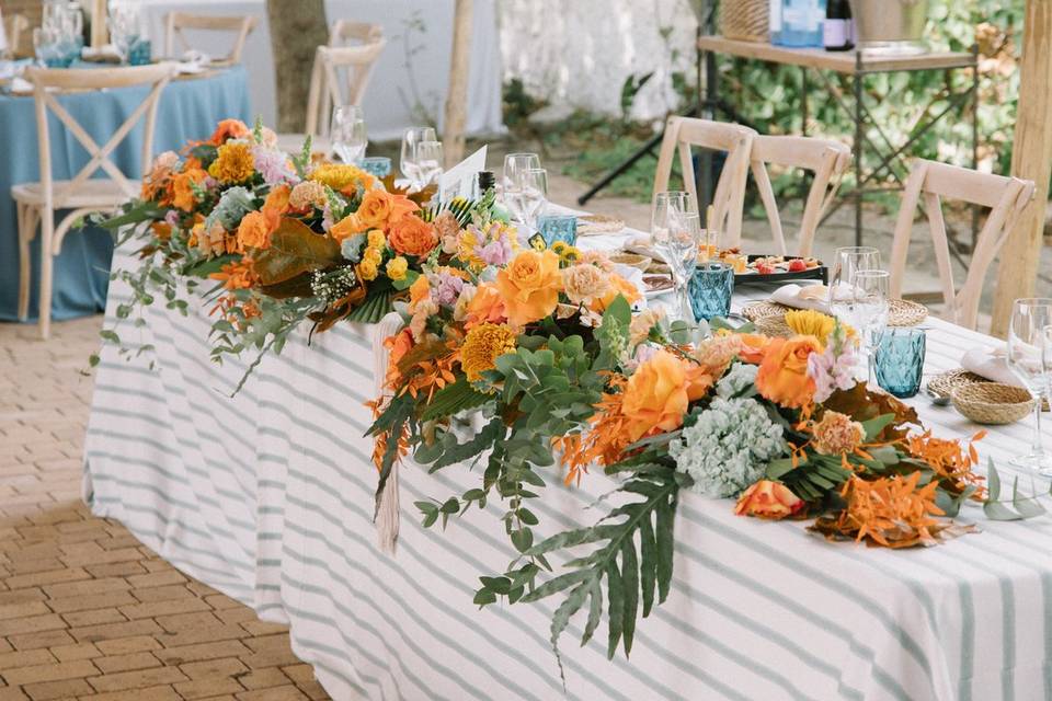 Mesa con flores