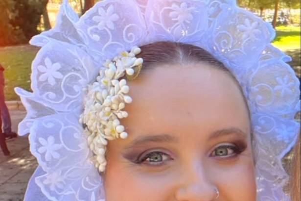 Maquillaje dama hoguera