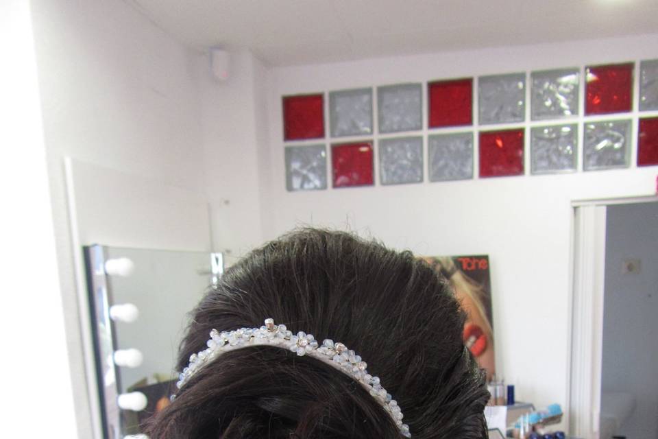Peinado con tiara