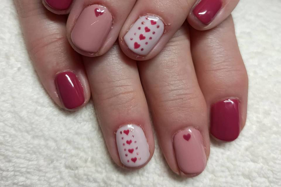 Manicura morado y rosa