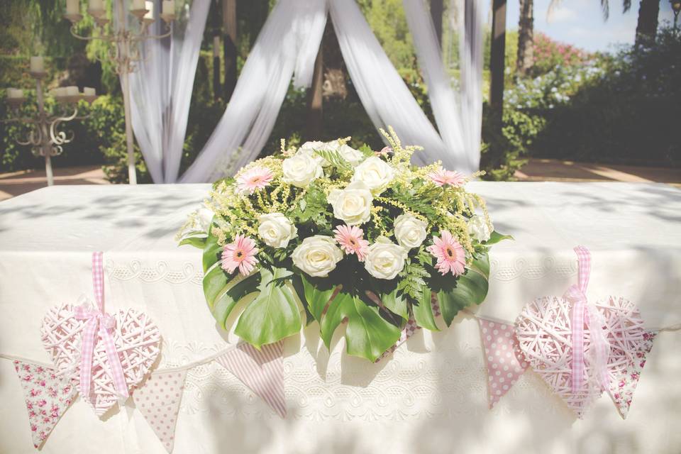 Centro de mesa en el altar