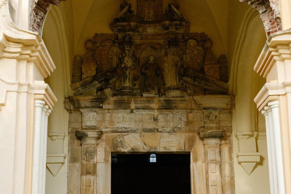 Pórtico Fachada iglesia