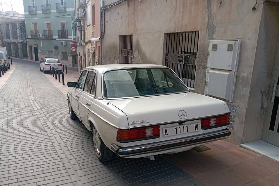 Mercedes 240