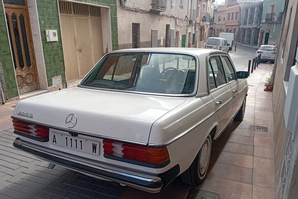 Mercedes 240d