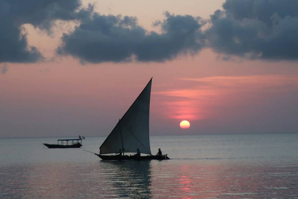 Subiros a un dhow al atardecer