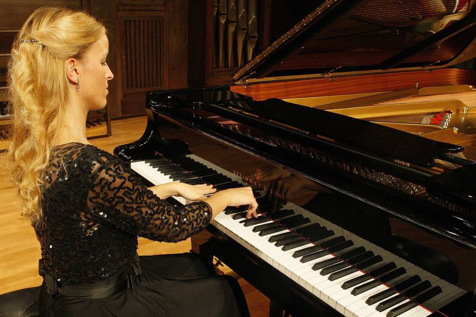 Pilar Molina - Pianista