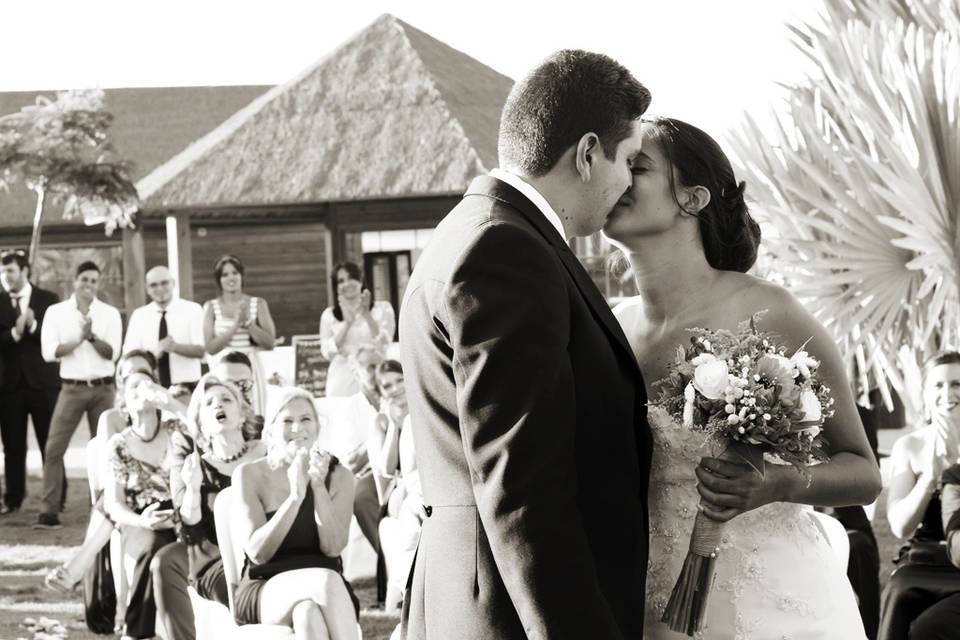 Beso de recién casados