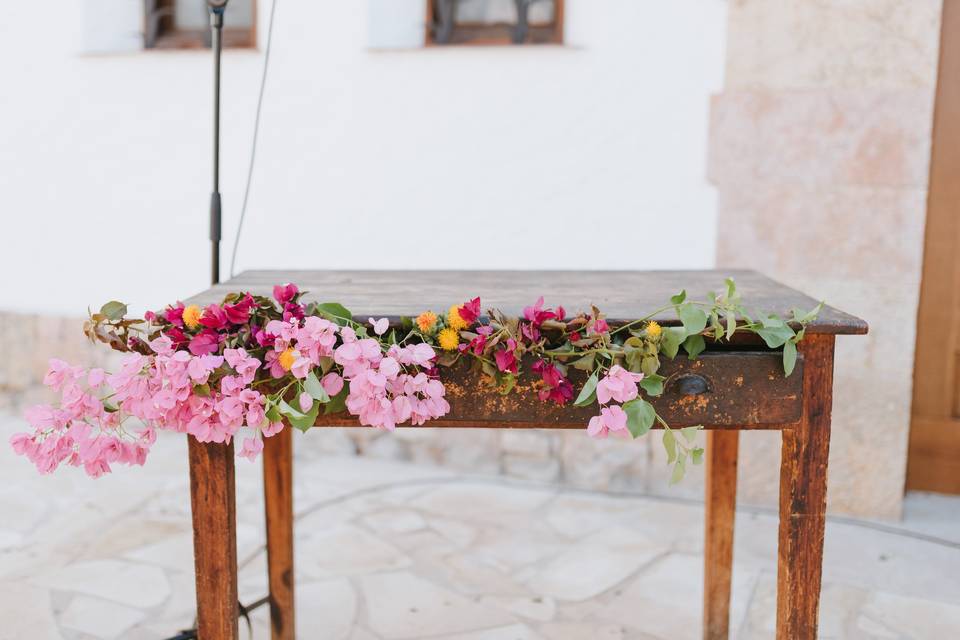 Decoración floral de altar