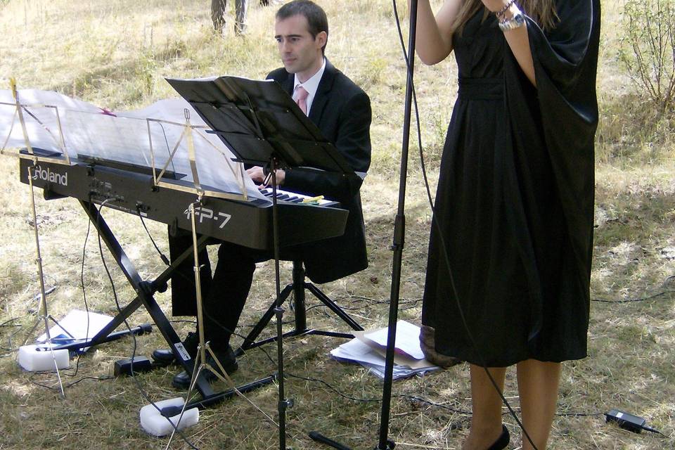 Cantante y pianista en boda civil