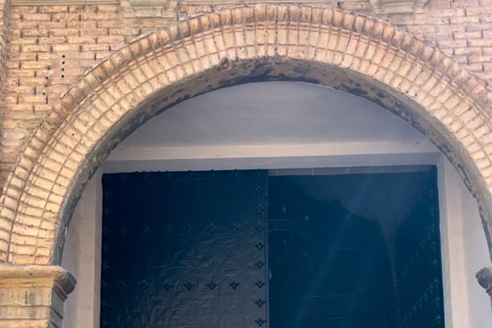 Entrada a la iglesia