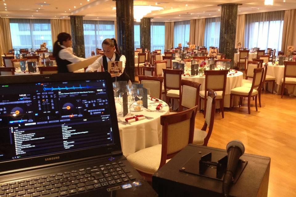 Preparativos para cena de boda