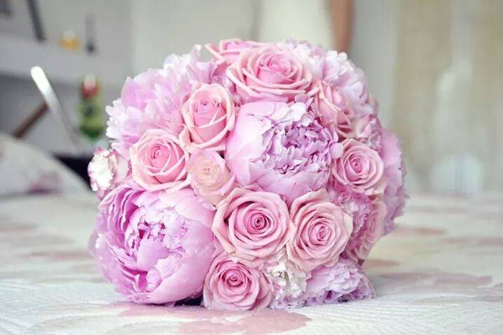 Bouquet peonías y rosas