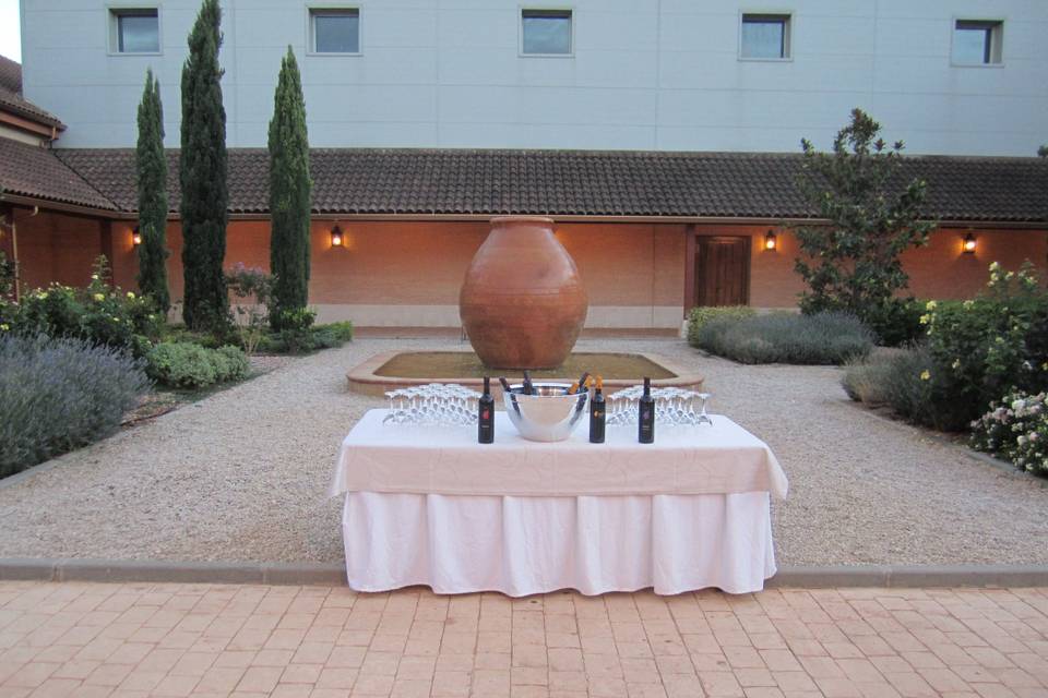 Cóctel en el patio exterior