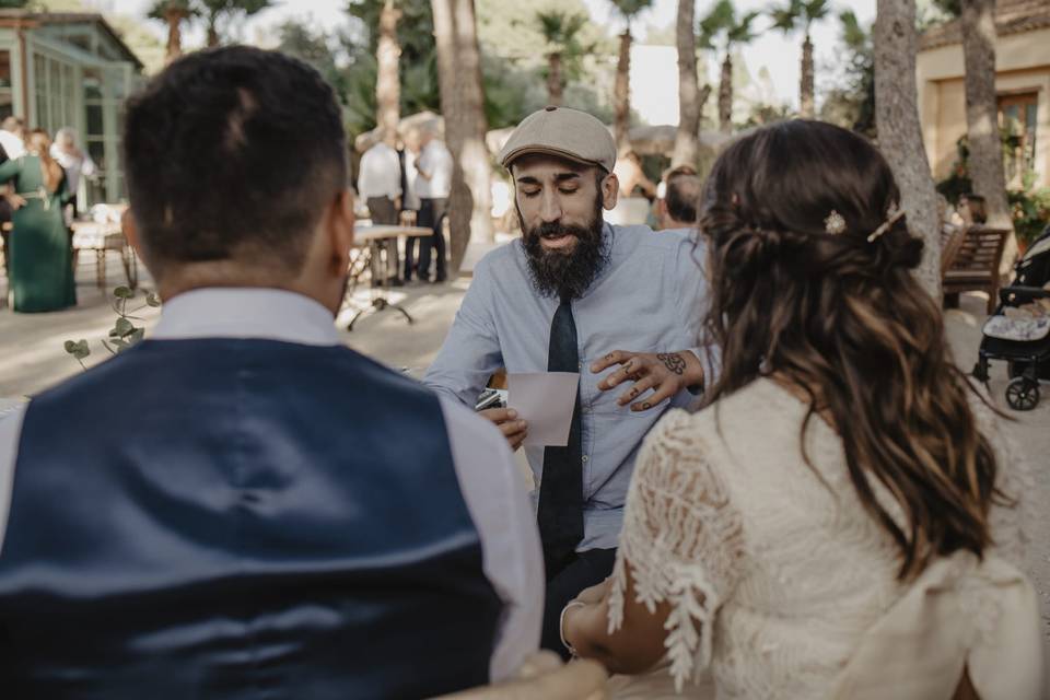 Recitando a los novios