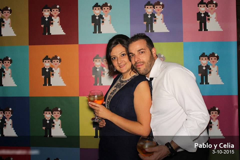 Novios en en photocall