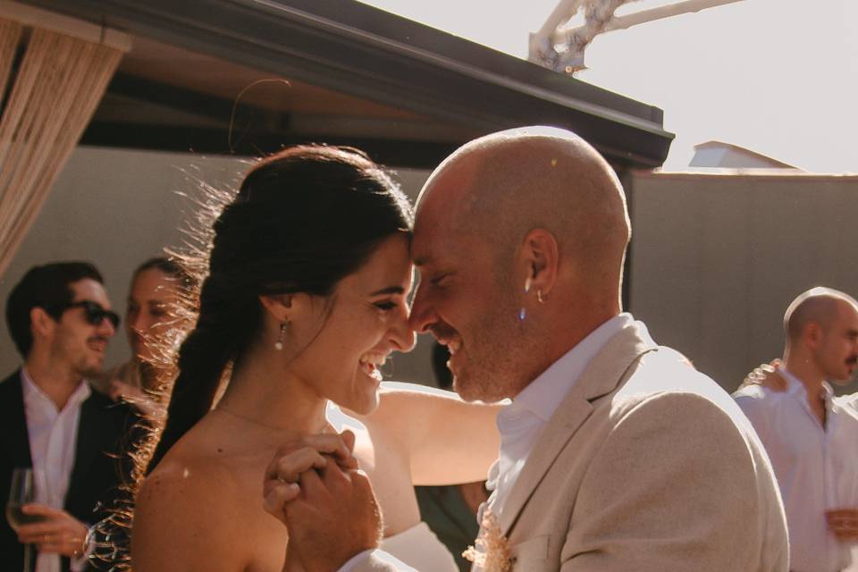 N&B bailando baile de novios