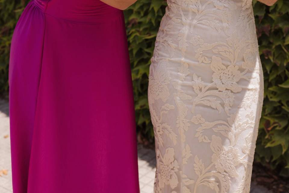 Novia y invitada,perfectas.