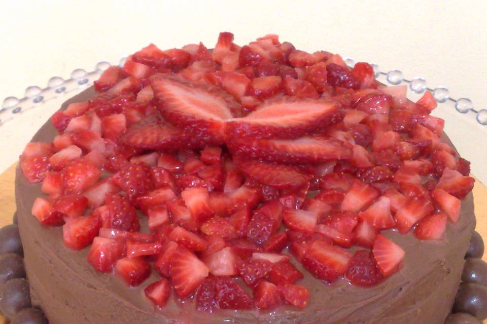 Tarta de chocolate con fresas