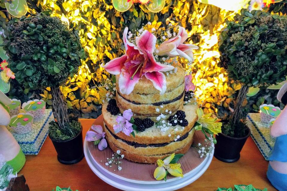 Naked cake y flores naturales