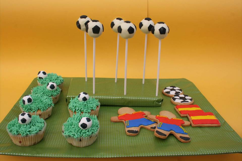 Cupcakes y galletas de futbol