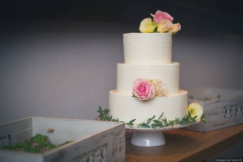 Tarta de chocos y flor natural