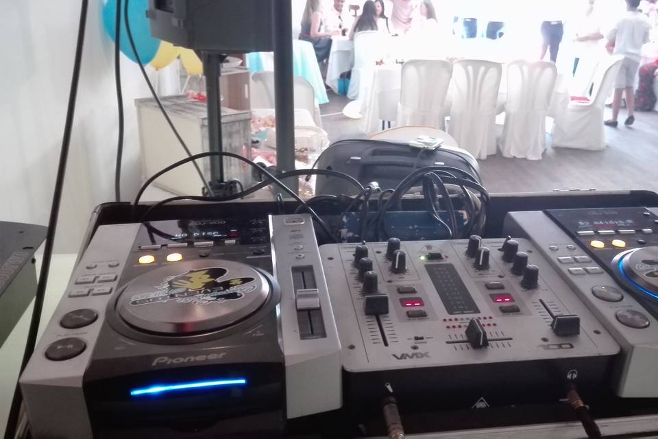 Equipos de DJ en el cortijo