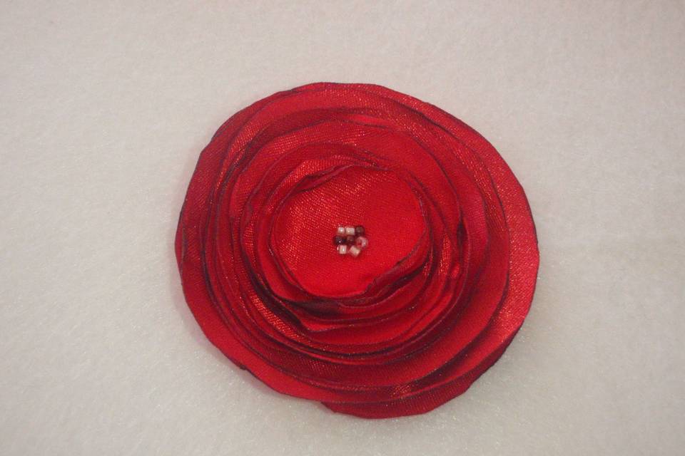 Broche rojo