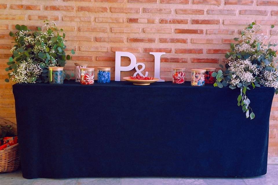Mesa Candy Bar con Iniciales