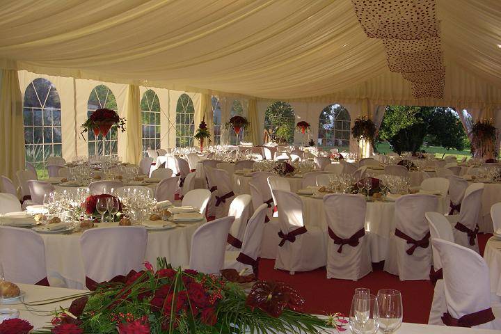 Montaje para boda con decoración floral