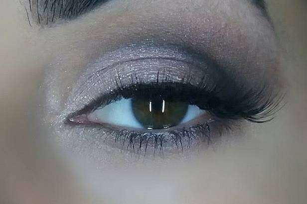 Detalle de maquillaje de novia