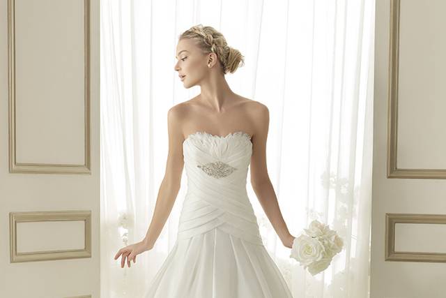 Modelo Enora de Luna Novias