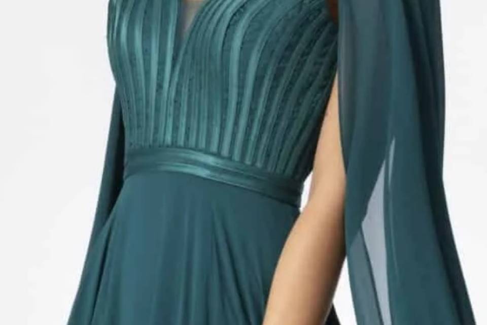 Vestido sobre falda verde