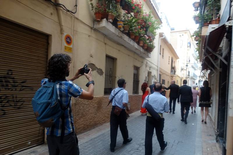 Dani yendo hacia la ceremonia