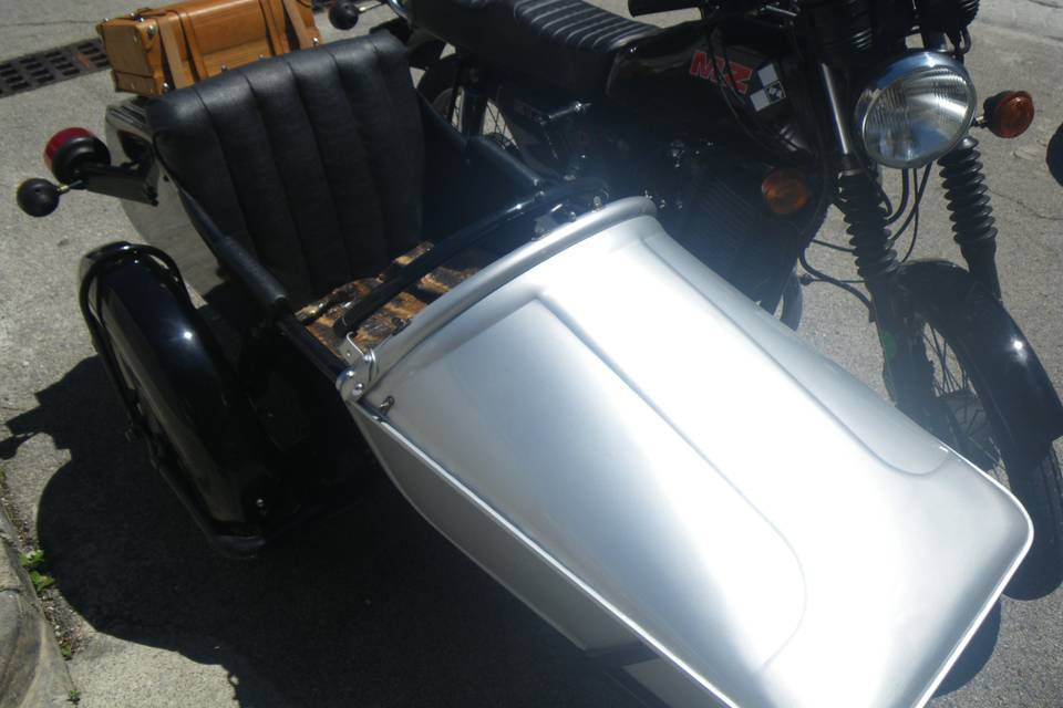 Moto con sidecar
