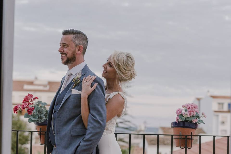 Novios en la terraza del loft