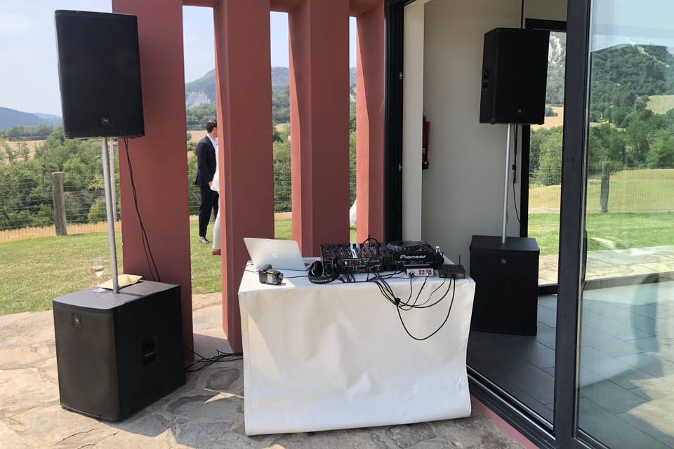 Cabina DJ + sonido para bodas