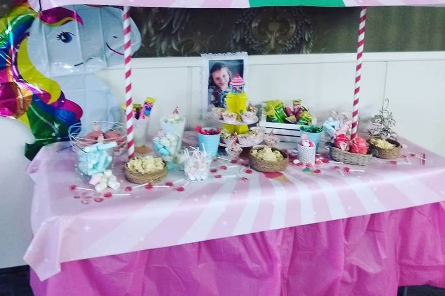 Mesa de chuches de unicornio