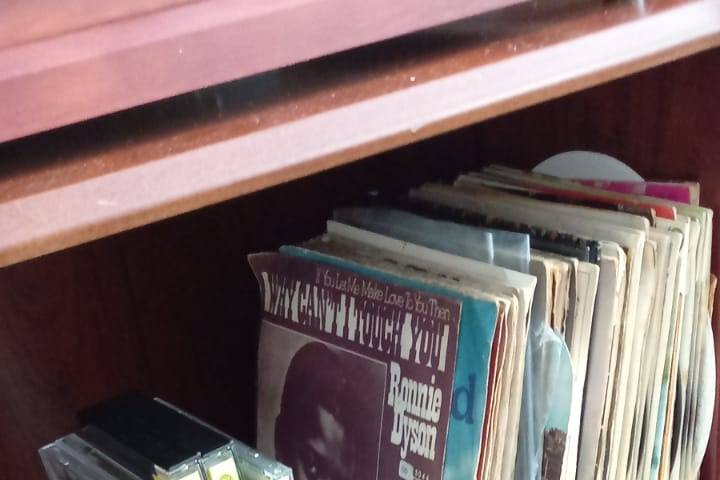 Cassettes y vinilos