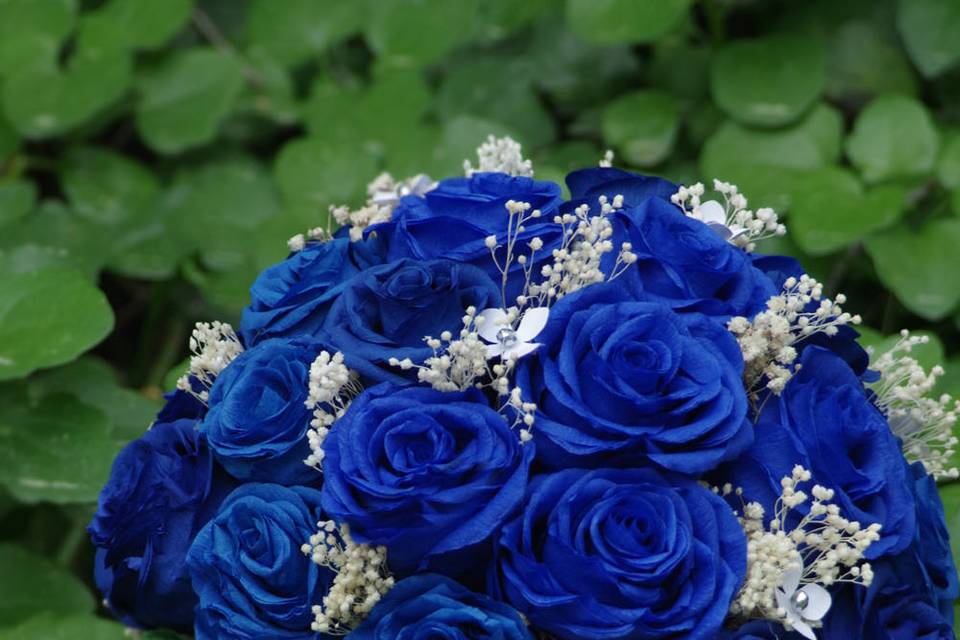 Papel de regalo floral de 22 x 27 pulgadas para ramos de flores y arreglos  (20 unidades) (azul)