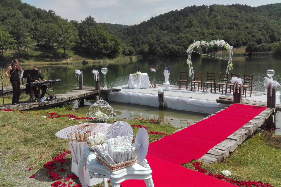 Ceremonia en el lago