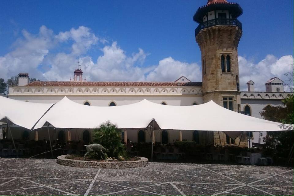 Carpa en jardines