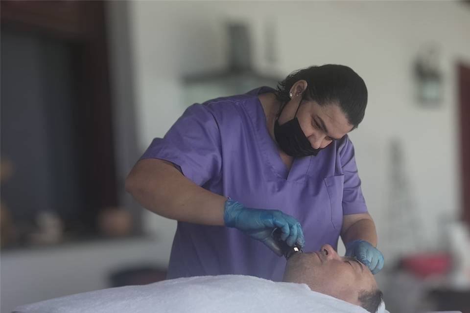 Detox facial masclino