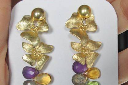 Pendientes con piedras colores