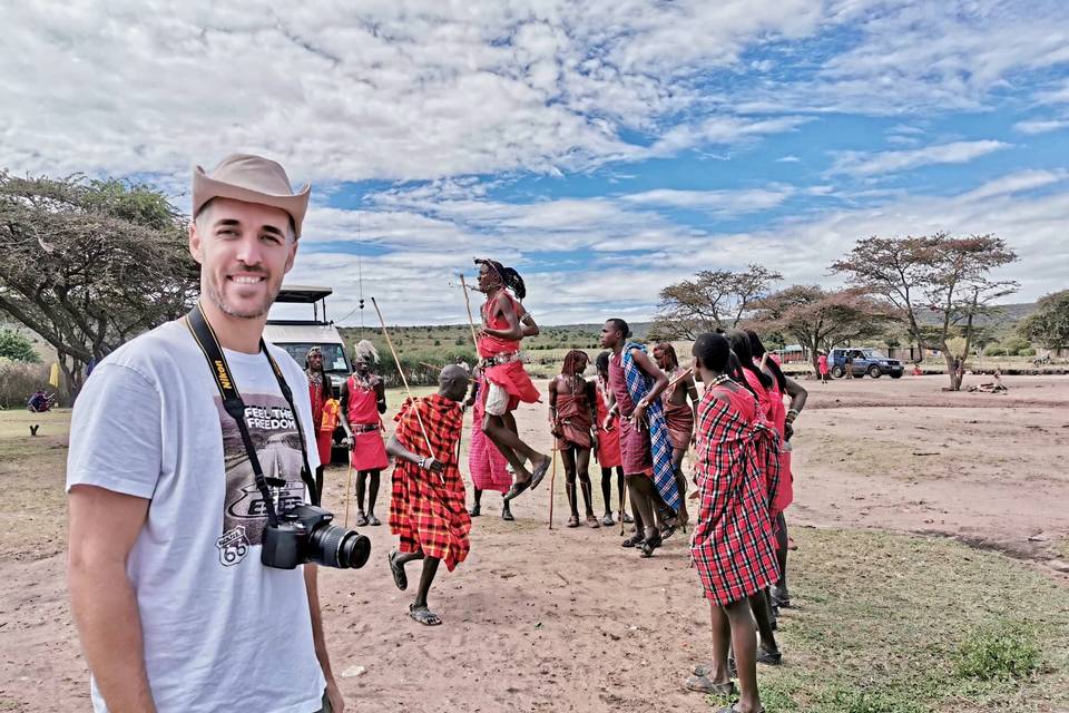 Masais en Kenia con J Luis